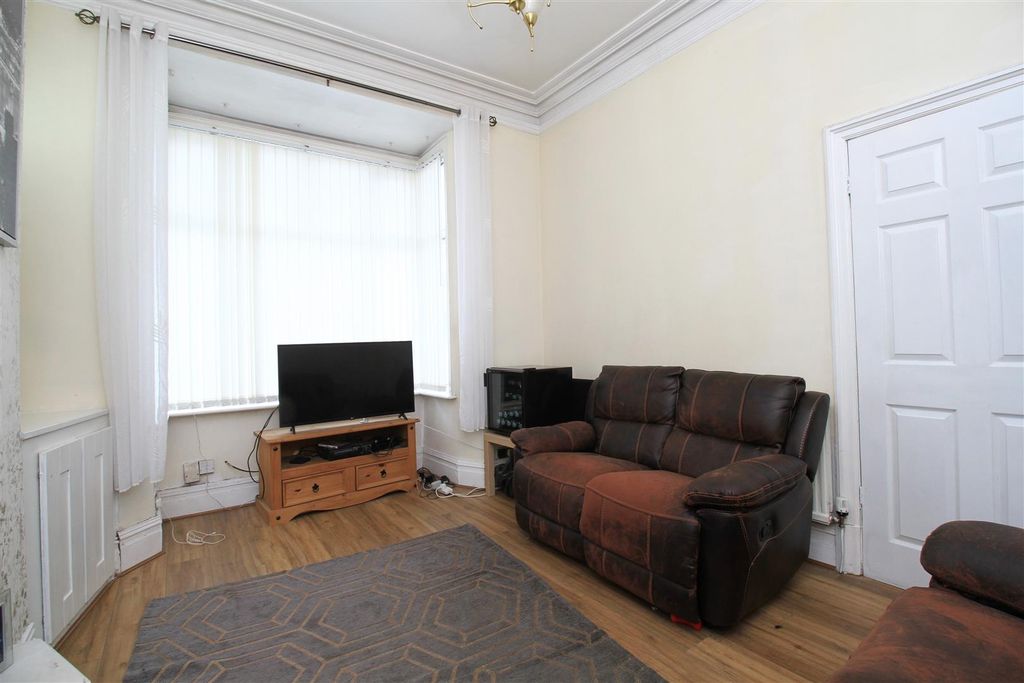 Property photo 3 of 13 Lounge..Jpg
