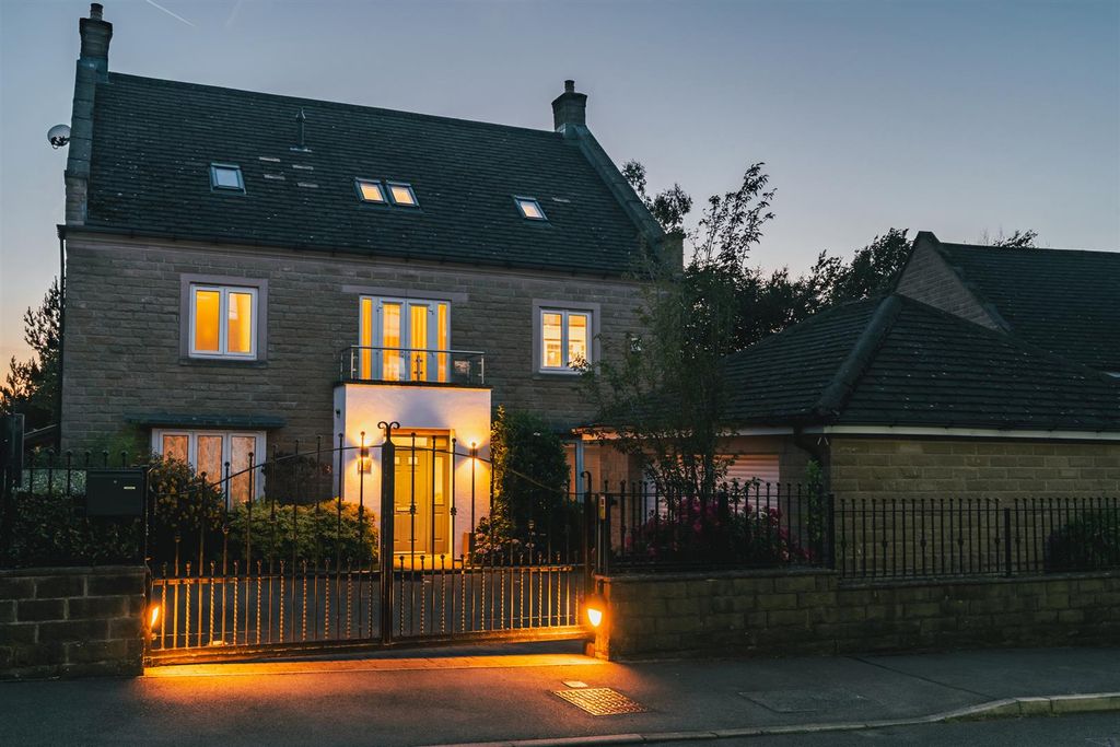 Property photo 1 of 42 Exterior And Gardens