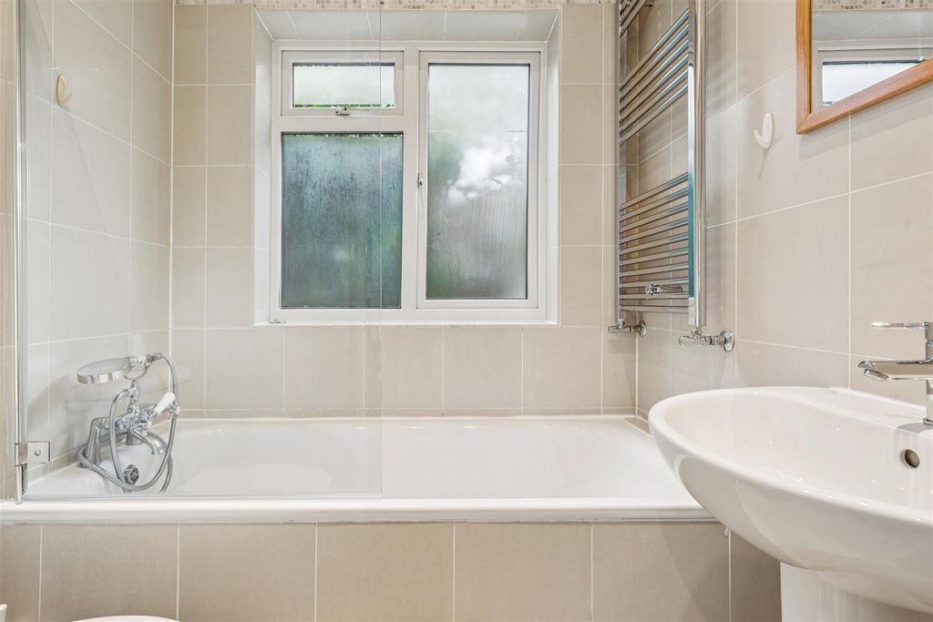 Property photo 3 of 13 16.Jpg