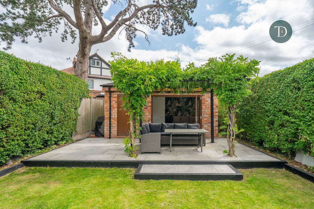 Property photo 2 of 40