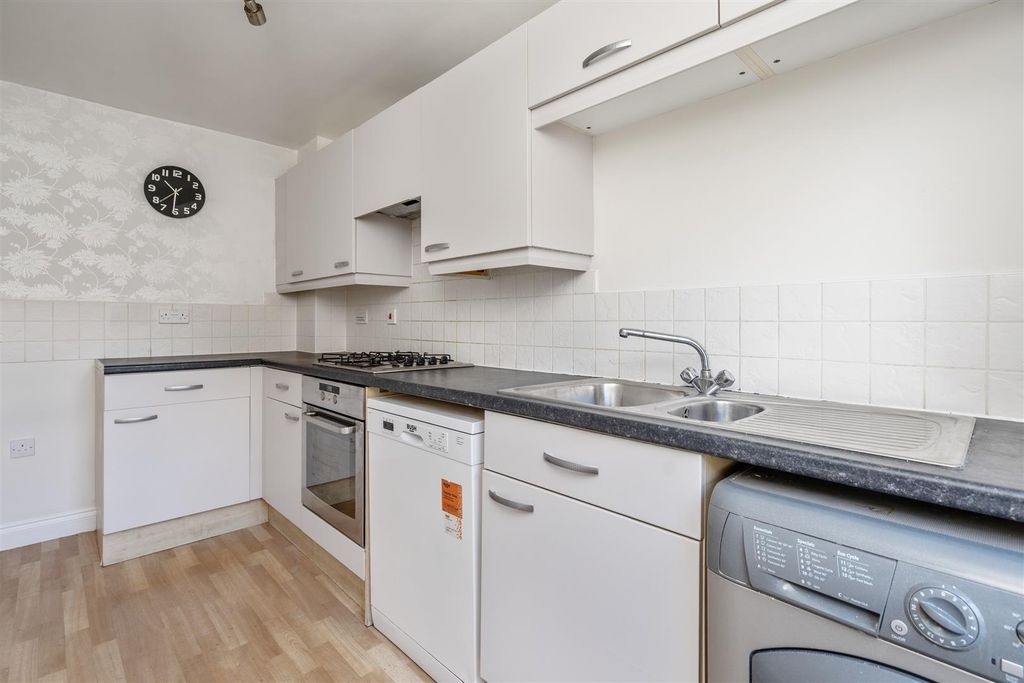 Property photo 3 of 14 14 Waterway Court_9.Jpg
