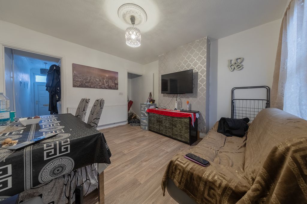 Property photo 3 of 25