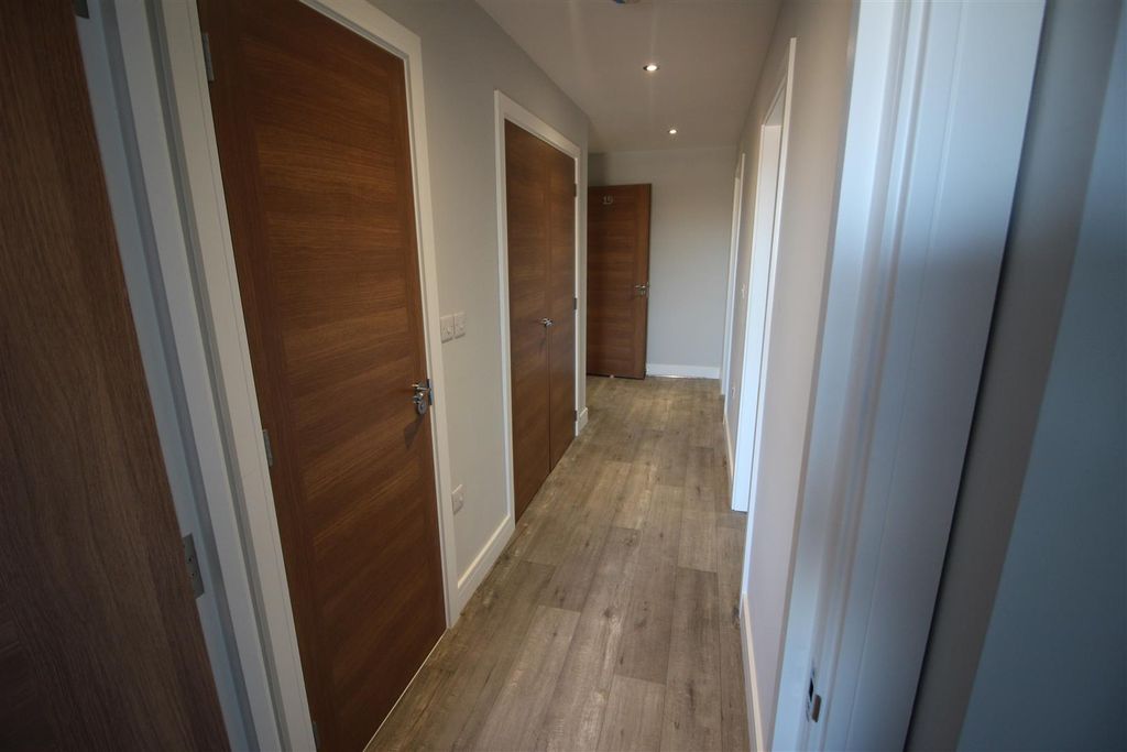 Property photo 2 of 12 Hallway.Jpg