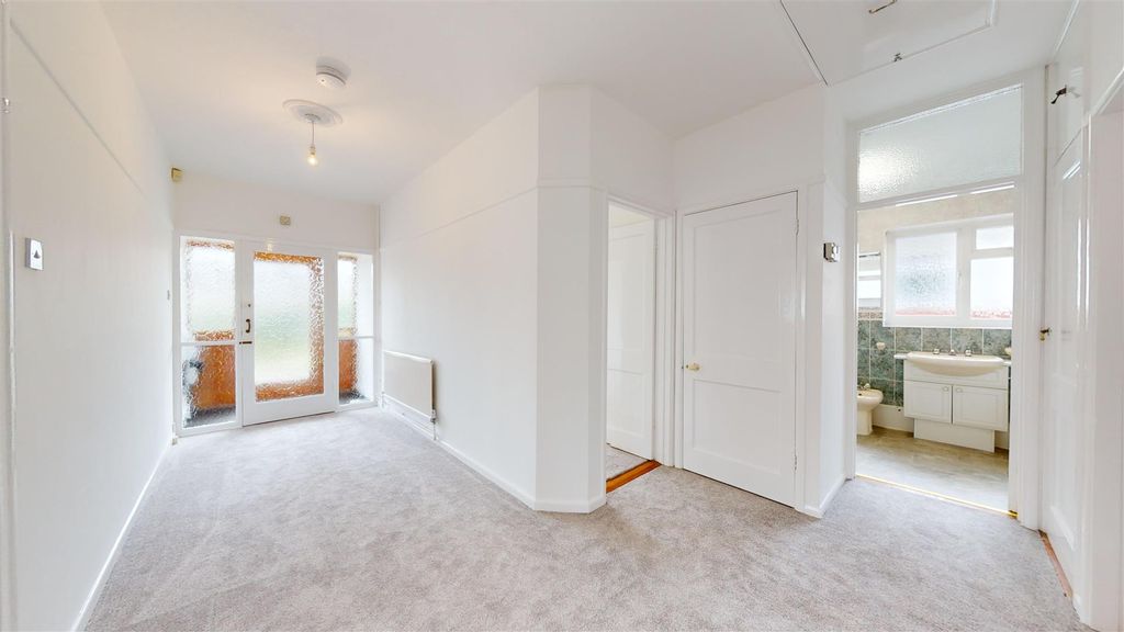Property photo 2 of 13 Entrance Hall