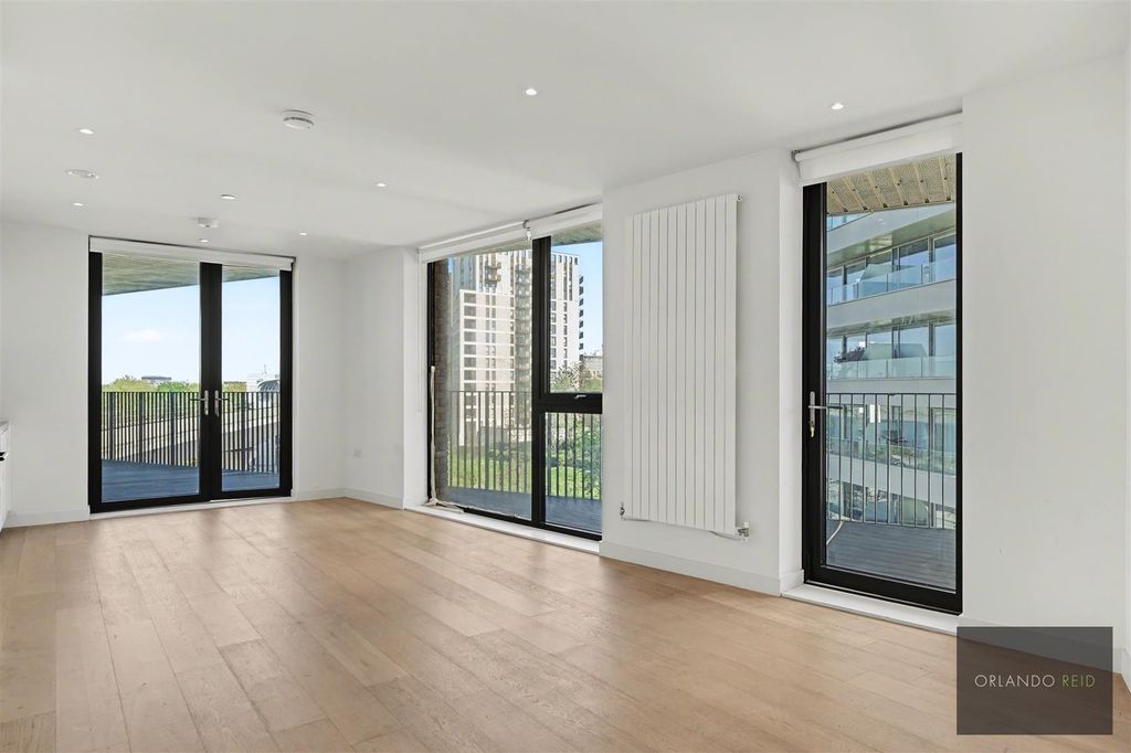 Property photo 1 of 11 Flat 30, 3 Mercier Court E16 2Jw-1.Jpg