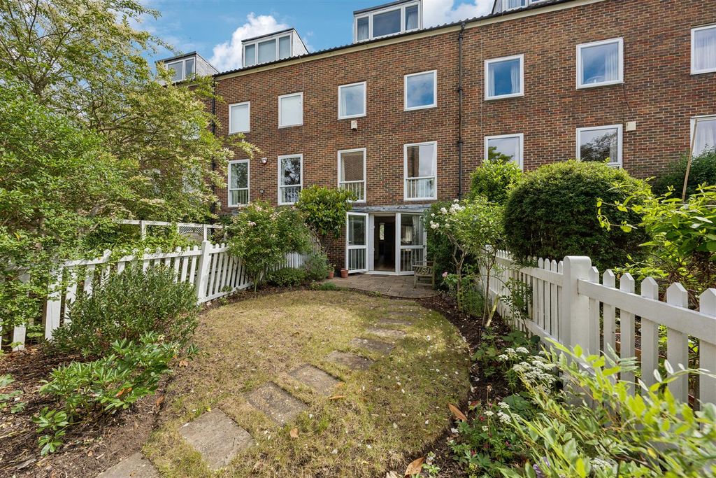 Property photo 1 of 16 For Sale - Chiswick Staithe, W4