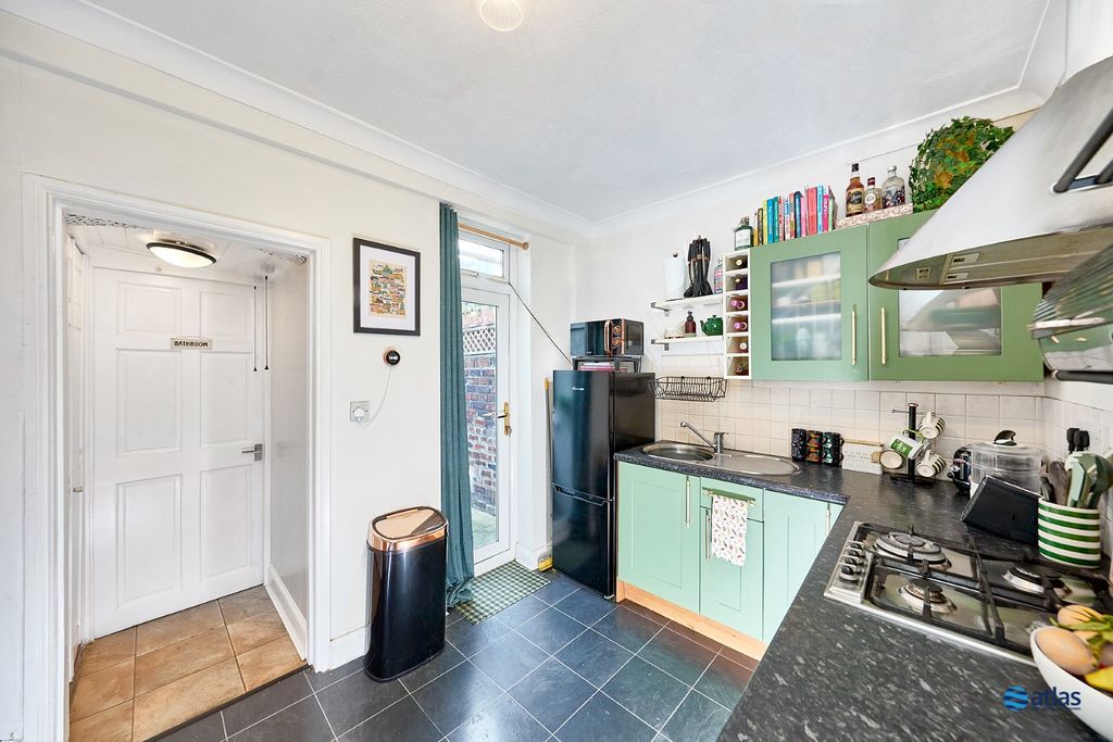 Property photo 2 of 11 Kitchen