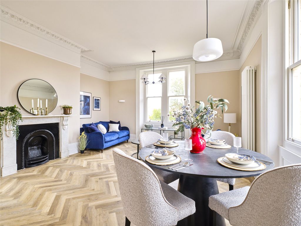 Property photo 2 of 10 Show Home Ex