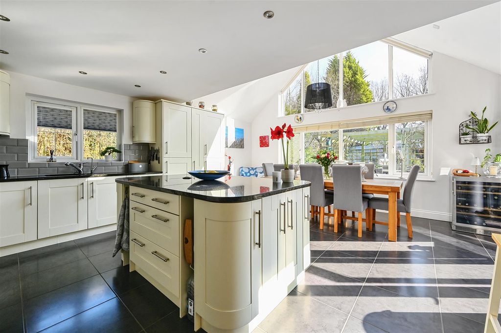 Property photo 2 of 43