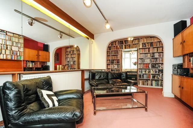 Property photo 3 of 8 Internal View