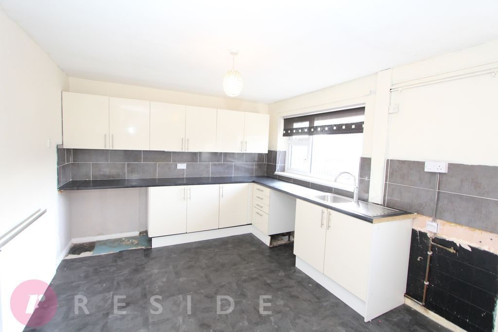 Property photo 3 of 10 Dining Kitchen