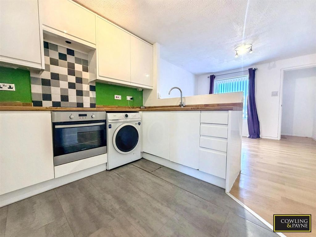 Property photo 2 of 13 Kitchen/Lounge/Diner