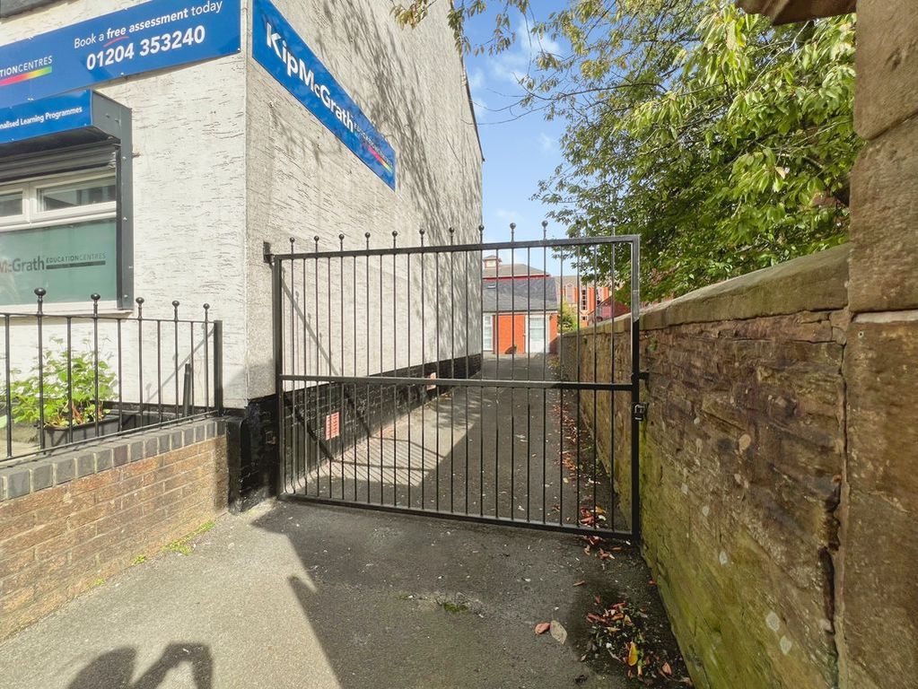 Property photo 2 of 11 Access