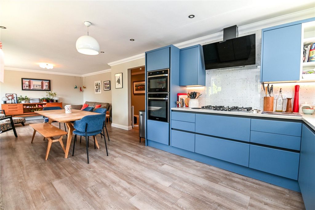 Property photo 2 of 34 Picture No. 05