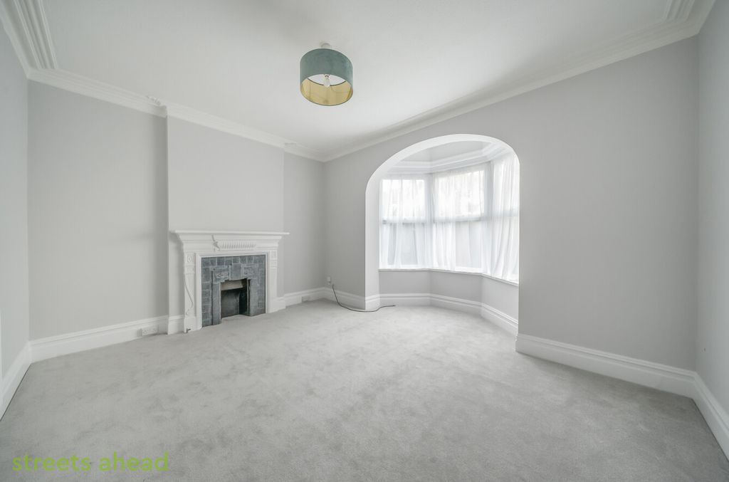 Property photo 2 of 14 E6E556ce-5Ac5-497...
