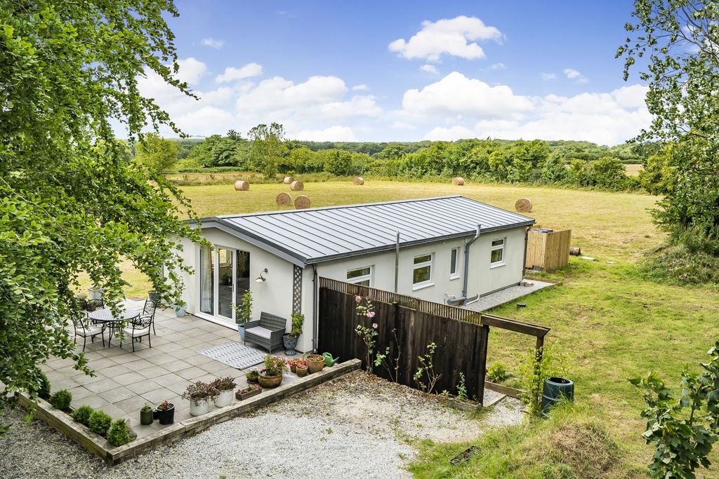 Property photo 1 of 30 1153245 (1)