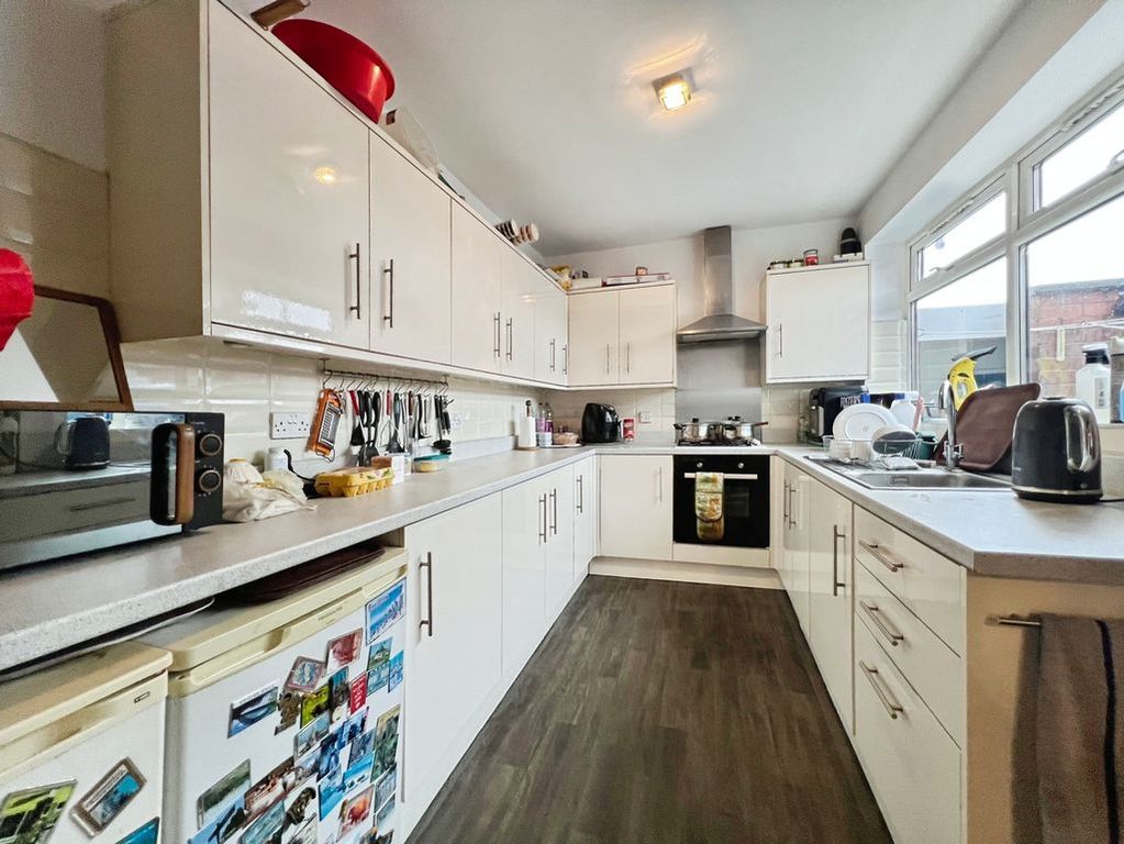 Property photo 3 of 15 Kitchen