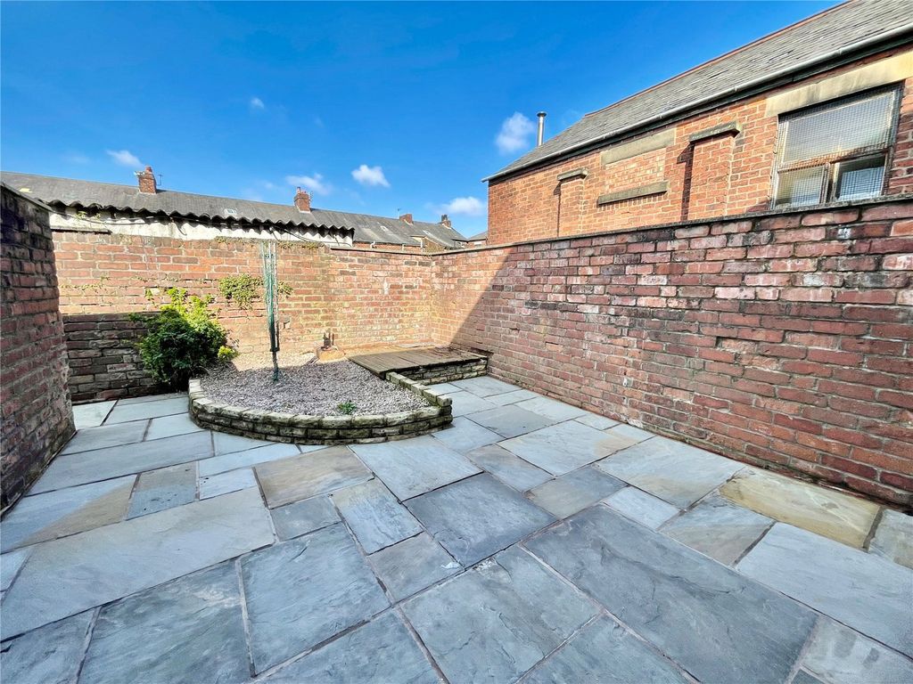 Property photo 1 of 10 Rear
