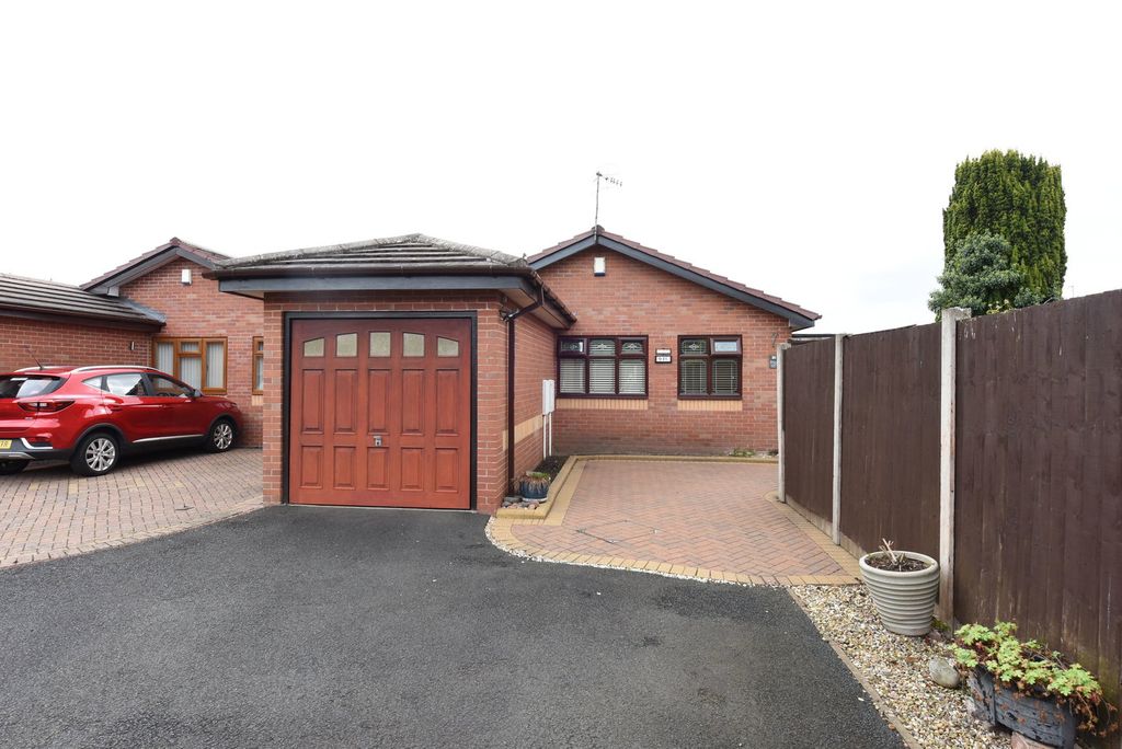 Property photo 1 of 18