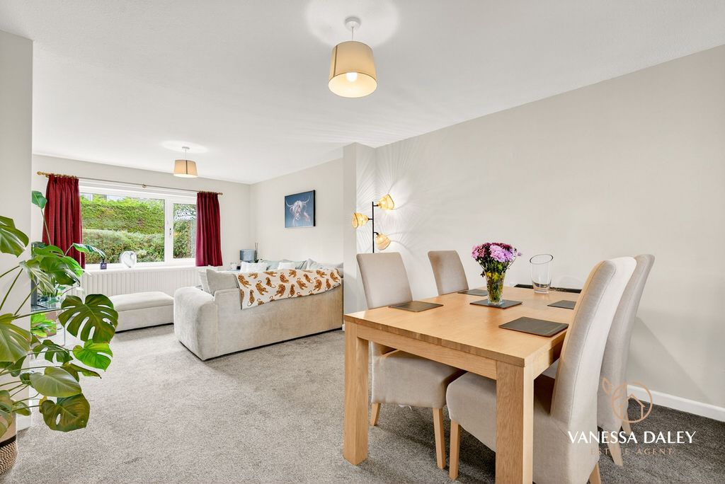 Property photo 2 of 33