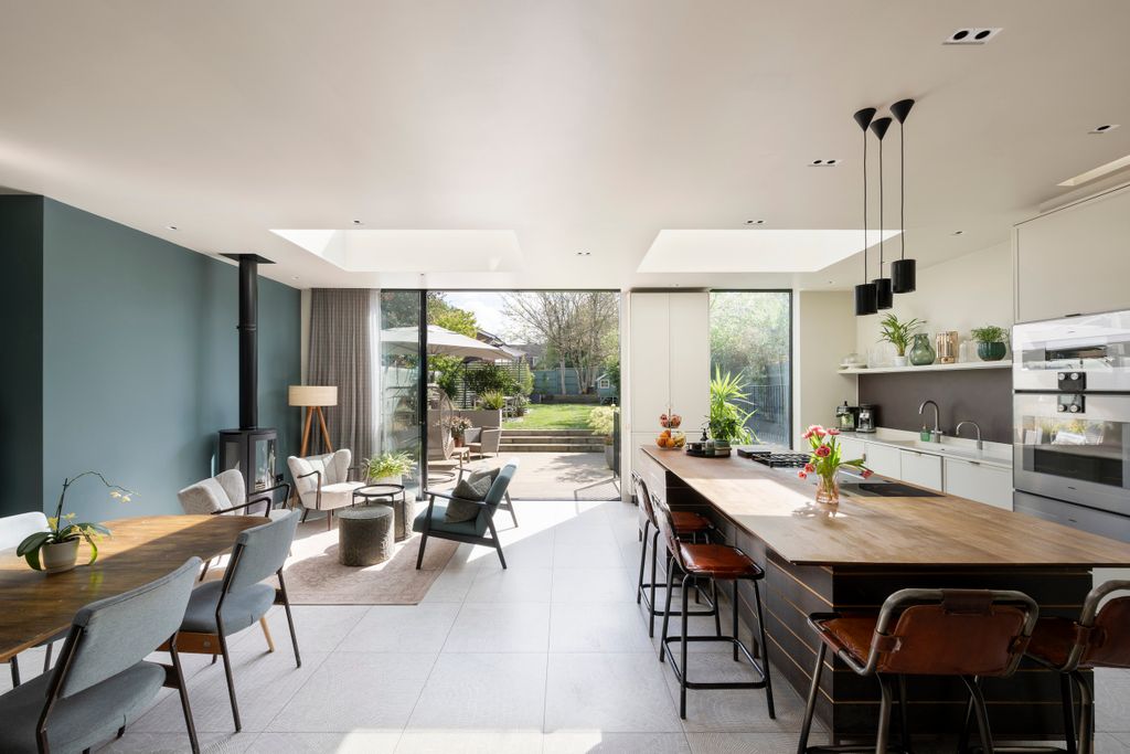 Property photo 2 of 47 Pr-77 Foyle Road-13_Lo