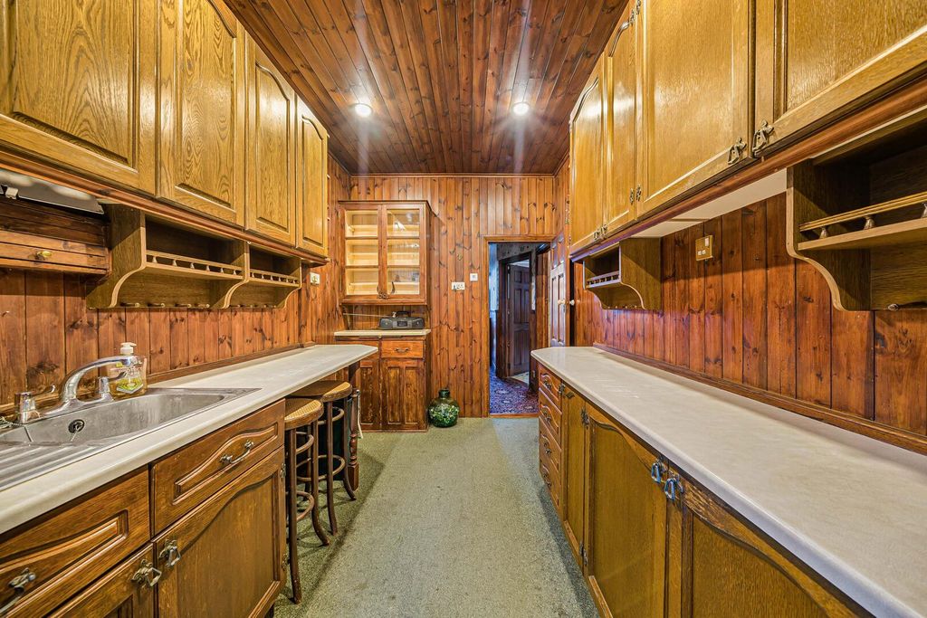 Property photo 3 of 30 Kitchen