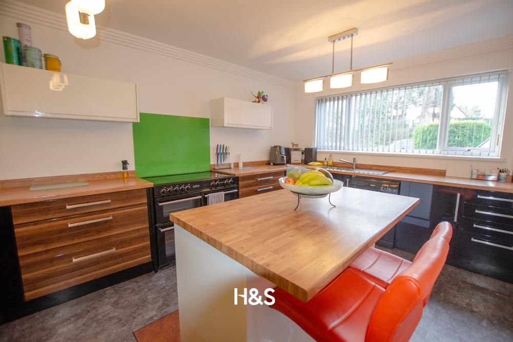 Property photo 3 of 22 5 Hunscote - Kitchen2.Jpg