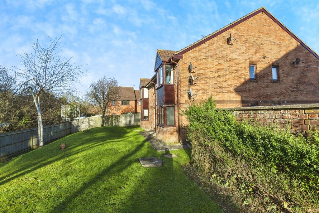 Property photo 2 of 10