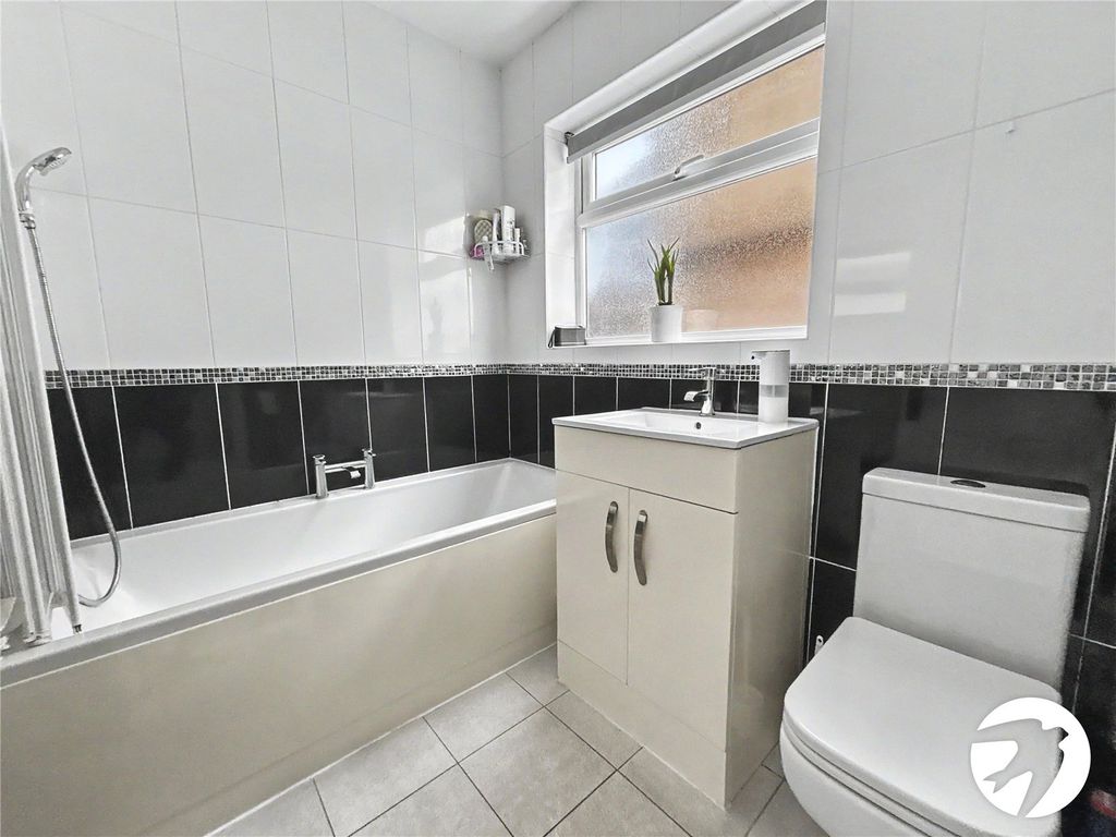 Property photo 3 of 26 Picture No. 25