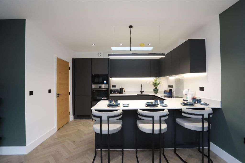 Property photo 2 of 14 Kit2.Jpg