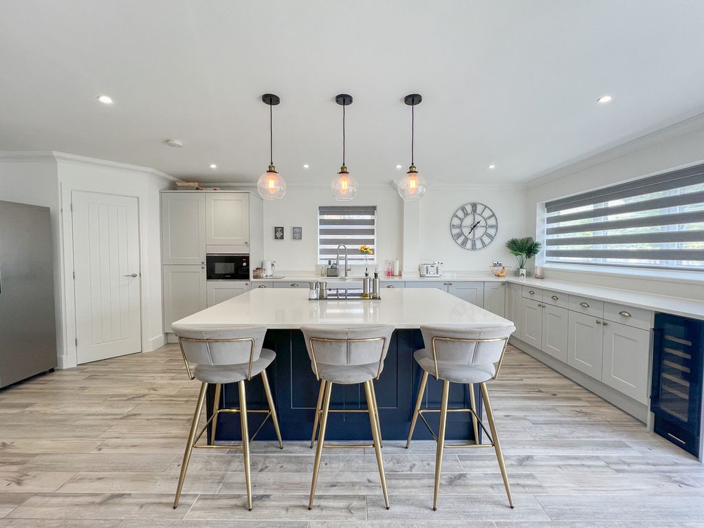 Property photo 3 of 34