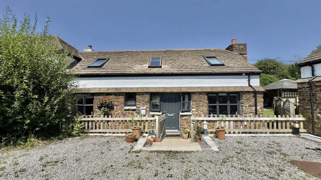 Property photo 1 of 22 Willow Cottage