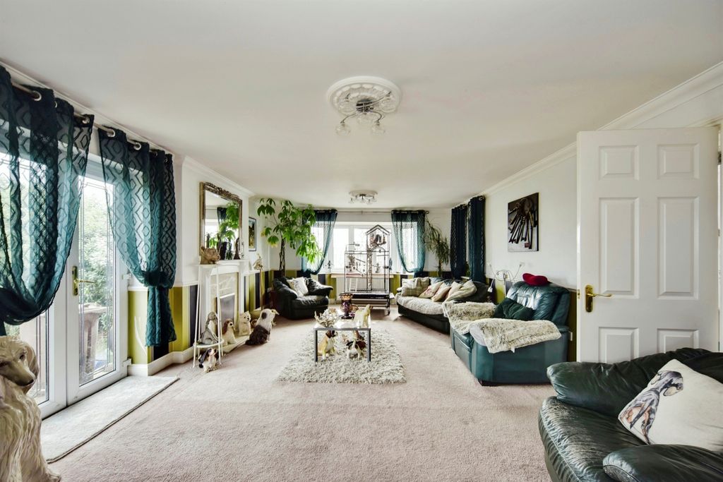 Property photo 2 of 17