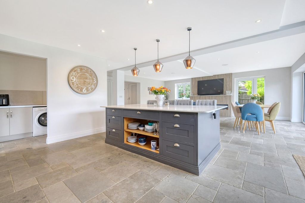 Property photo 2 of 27 Kitchen/Dining/Lounge