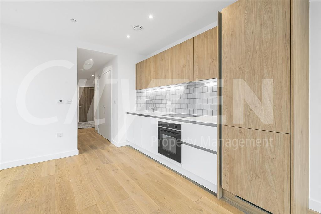 Property photo 3 of 33 Kitchen