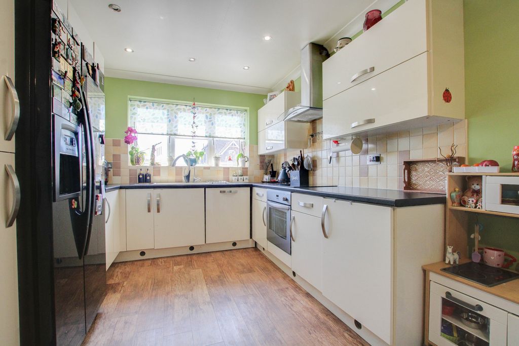 Property photo 2 of 31