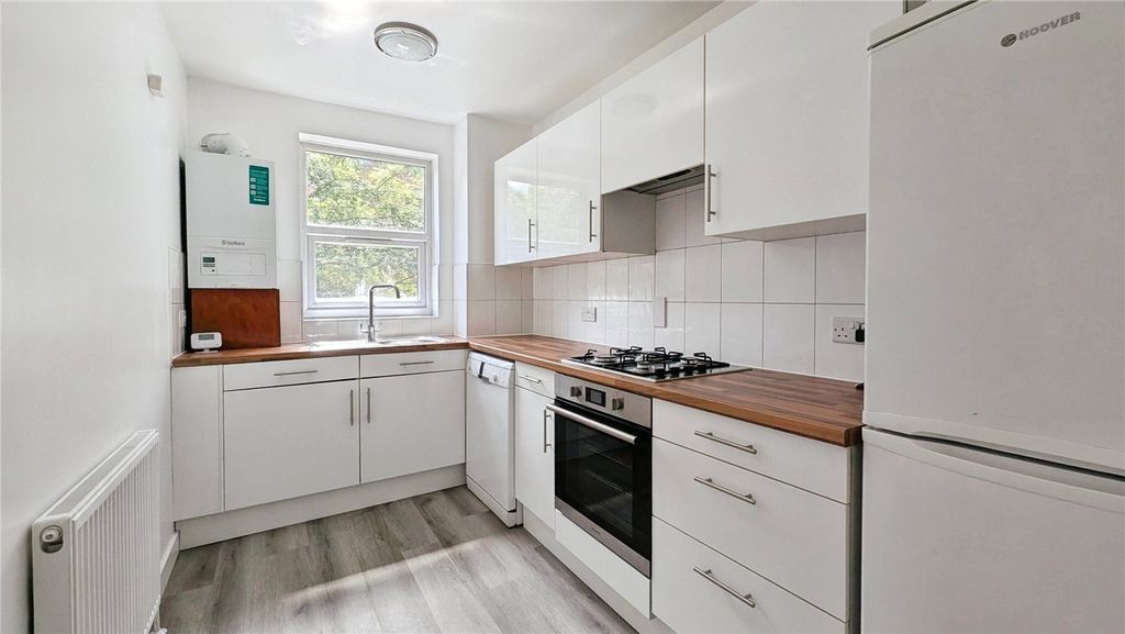 Property photo 3 of 10 Kitchen