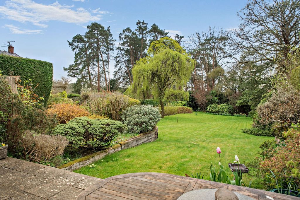 Property photo 2 of 13 Garden