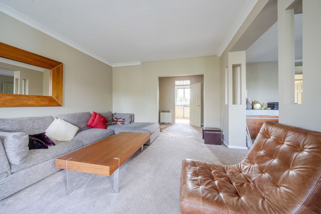 Property photo 2 of 19 1323944-17-686ce8...