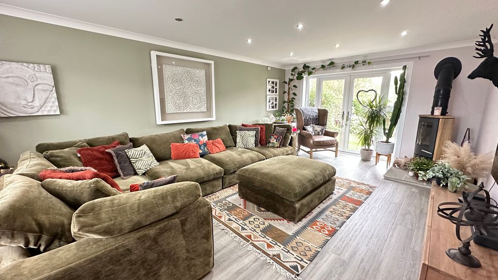 Property photo 3 of 37