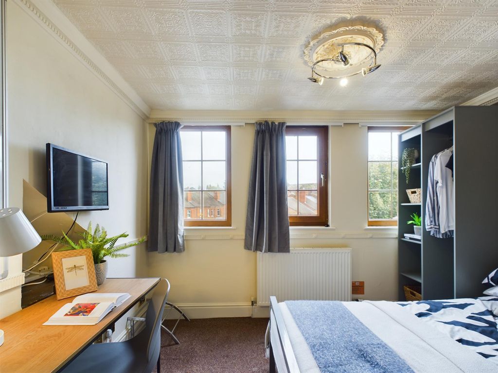 Property photo 3 of 25