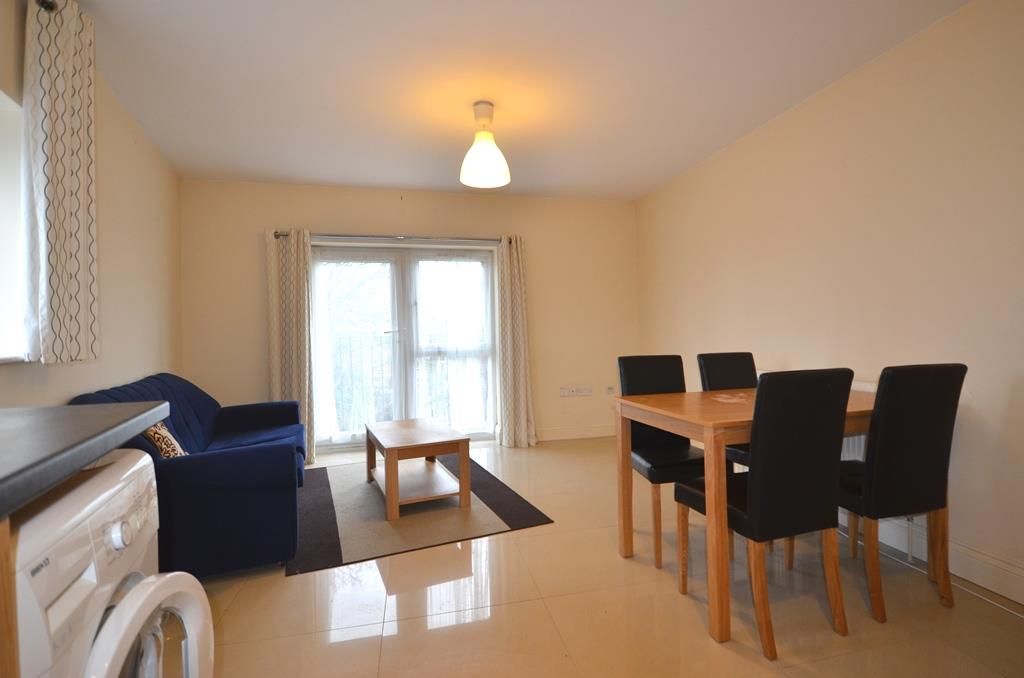 Property photo 3 of 6 Lounge