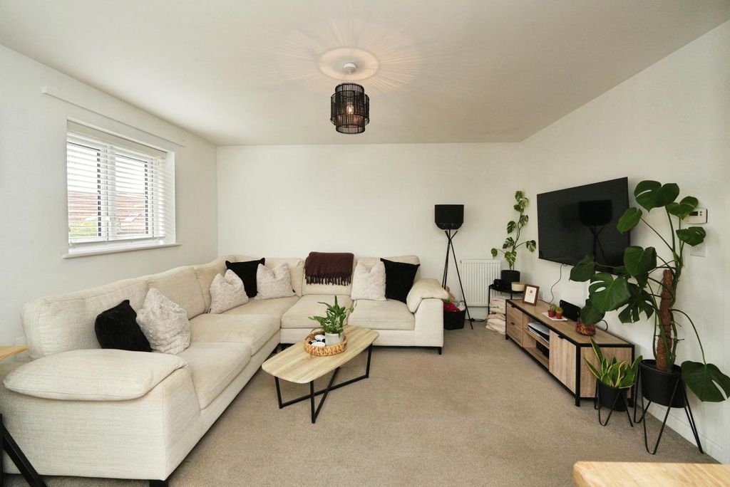 Property photo 3 of 12 Pbox-Img.Jpg