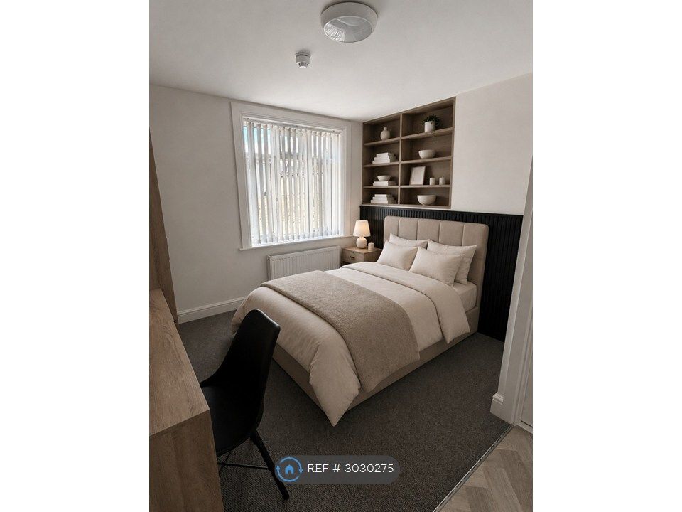 Property photo 1 of 6 Room 2 - Ensuite Bedroom