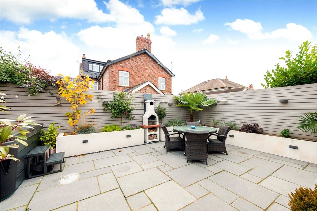 Property photo 2 of 15 Gardens