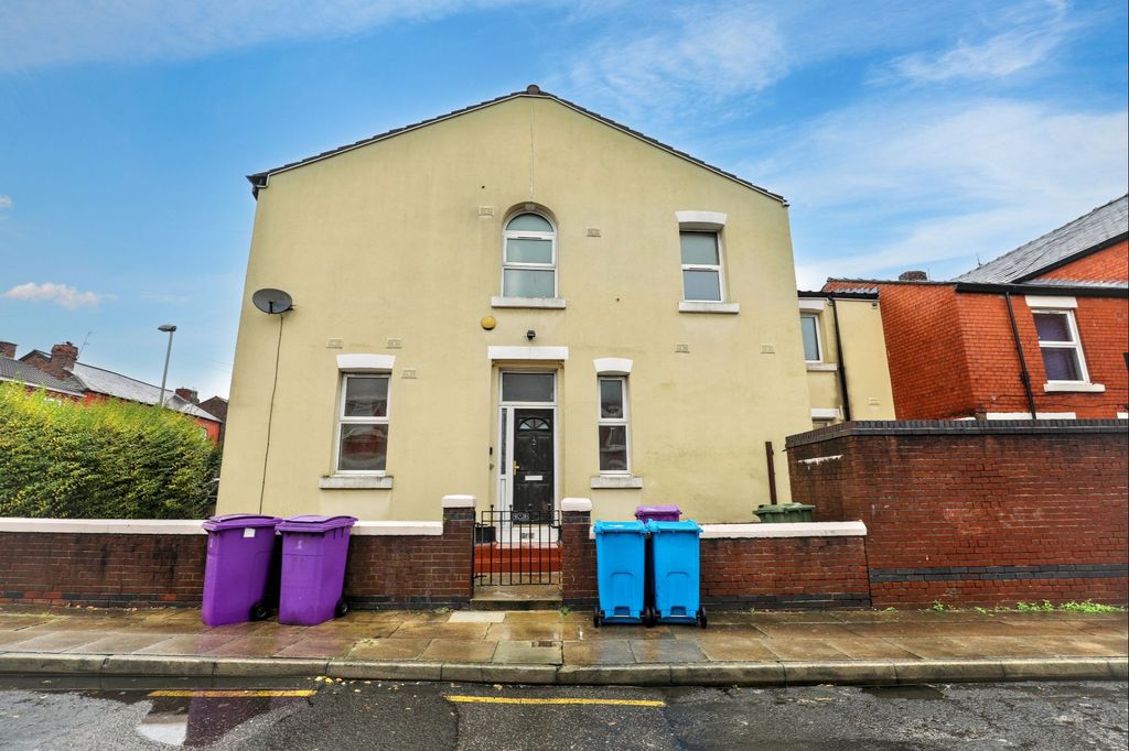 Property photo 1 of 12 9 Edge Grove, Fairfield, Liverpool L7 0Hn