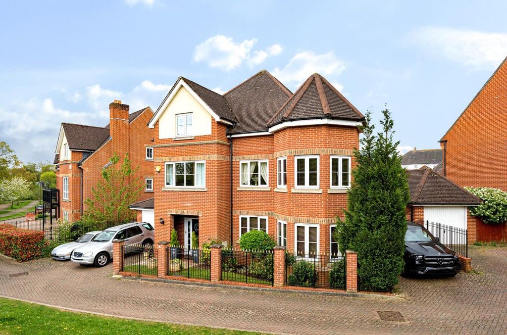 Property photo 1 of 17 Davidson Frost-Wellings, Dfw, Chandos Court, Stanm