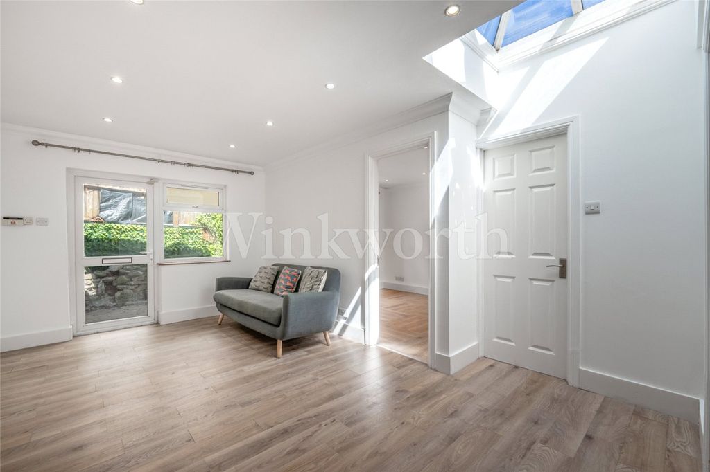 Property photo 3 of 11 Picture No. 05