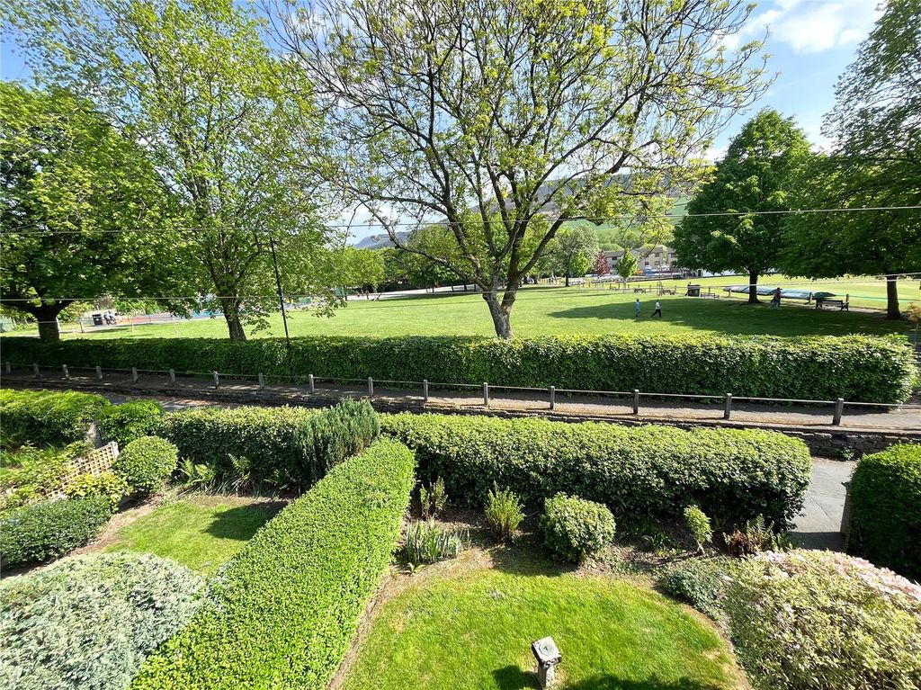 Property photo 3 of 16 Front Aspect