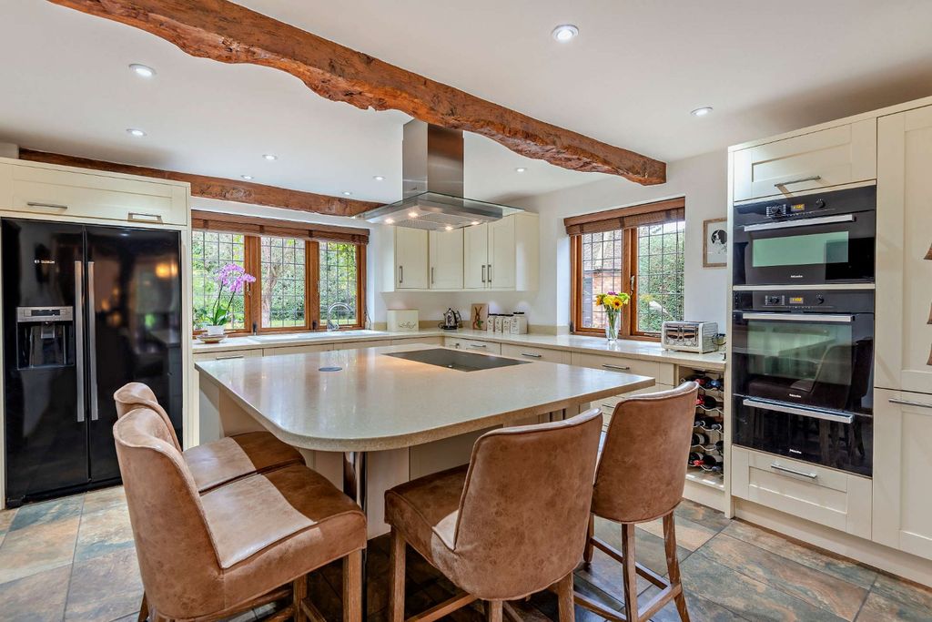 Property photo 2 of 20 Kitchen/Breakfast